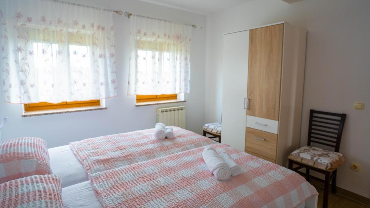 Apartma Tri Oljke Dobrovo Kültér fotó