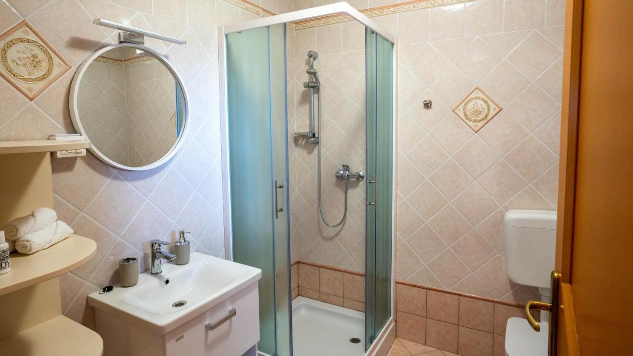 Apartma Tri Oljke Dobrovo Kültér fotó