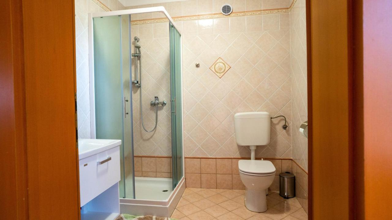 Apartma Tri Oljke Dobrovo Kültér fotó
